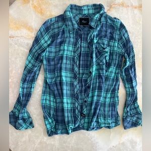 Rails “Hunter” Blue Plaid Button Down. Super soft fall shirt. Size Medium.
